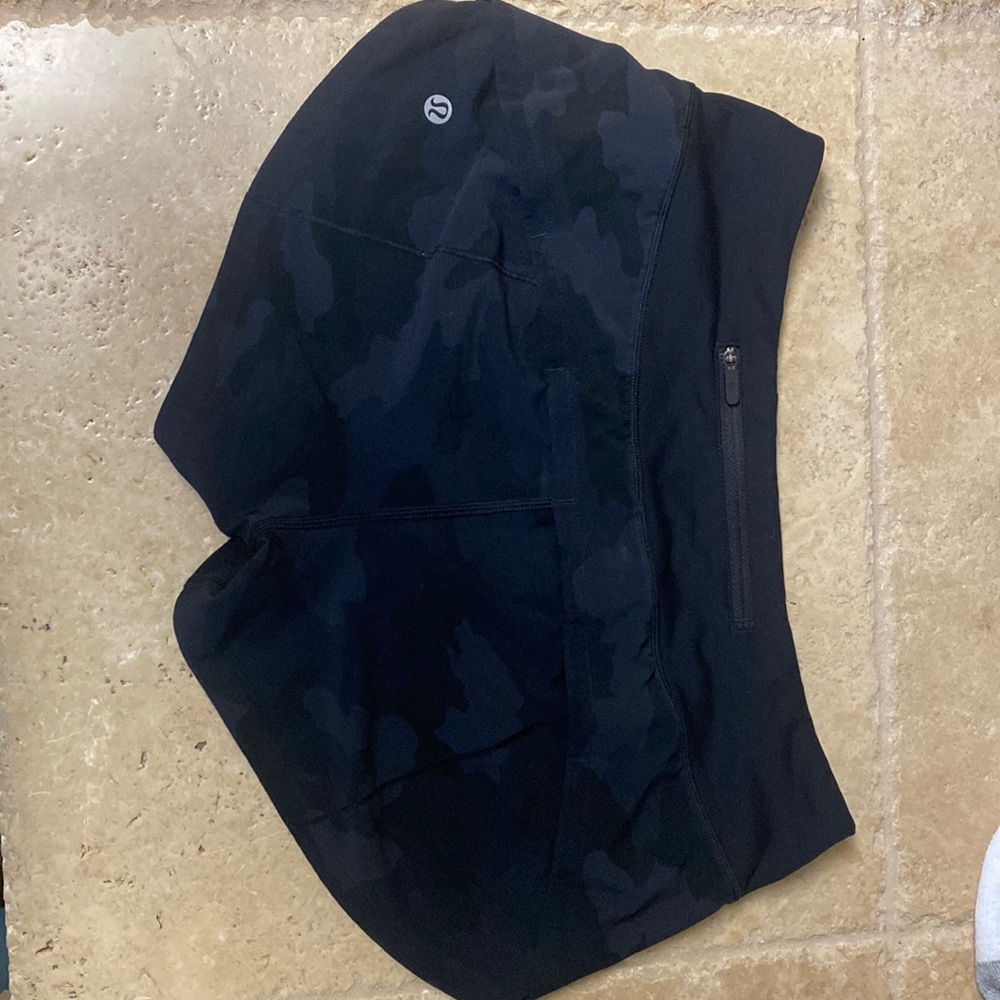 LuluLemon Camo Speed-Up low-rise lined 2.5” short